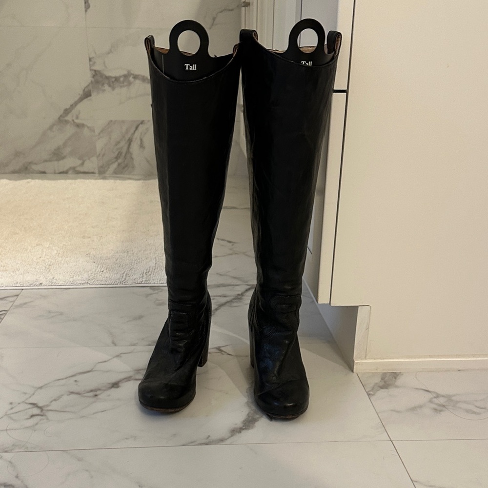 Frye Carson Heeled Tab Boots Black Leather